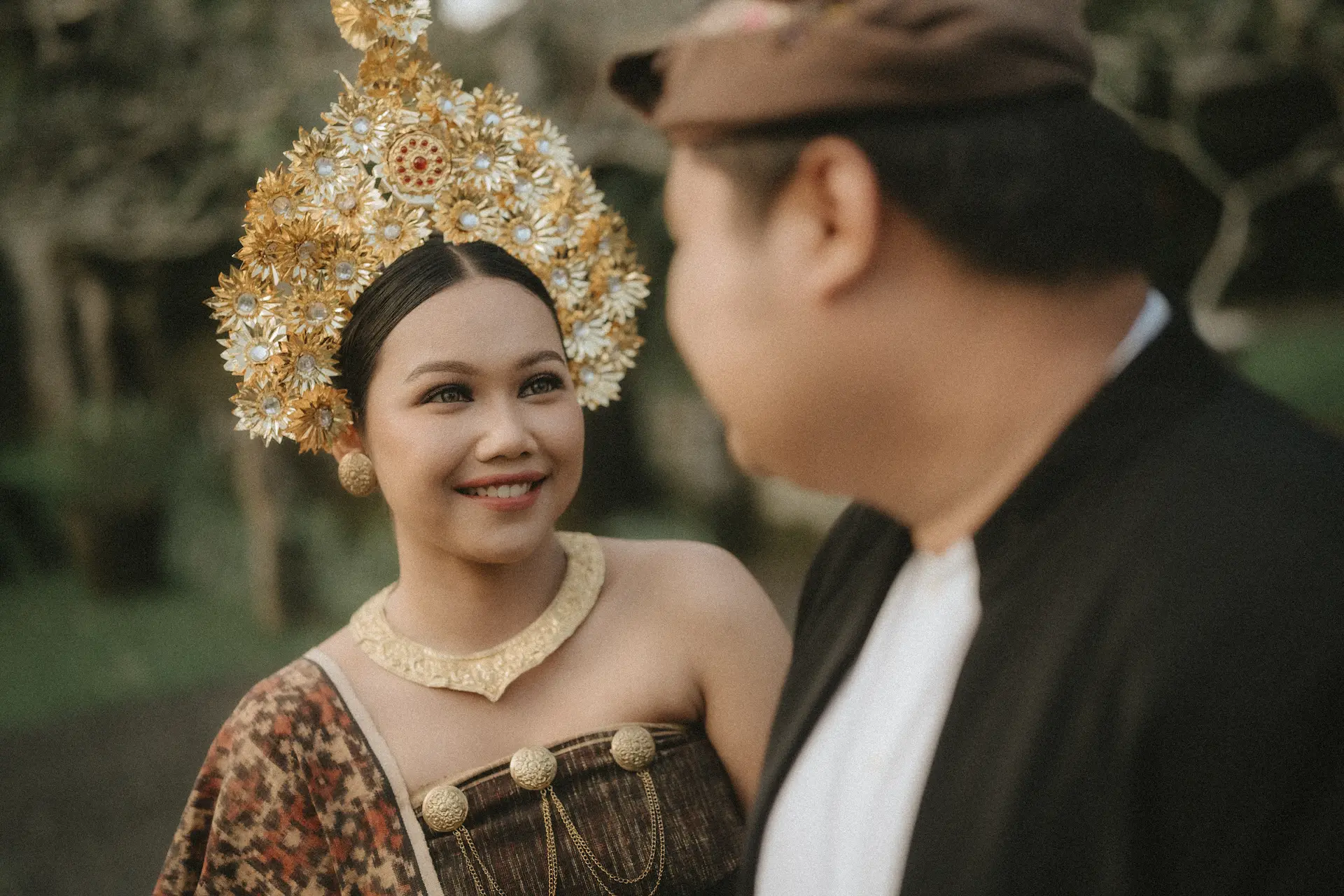 Foto Gus Tata dan Widya Baju Adat 2